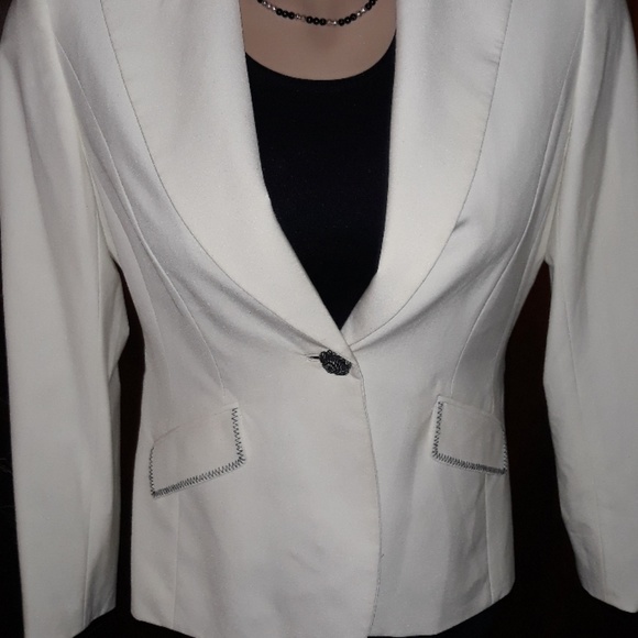 Tahari (off white) two peice suit size 12 - Picture 1 of 7